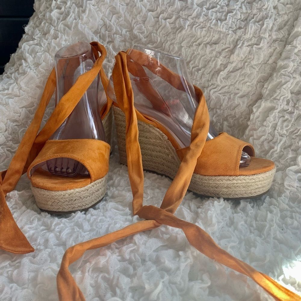 Huiyuzhi platform wedges, velvet, tie up, color camel brown, size 8.5